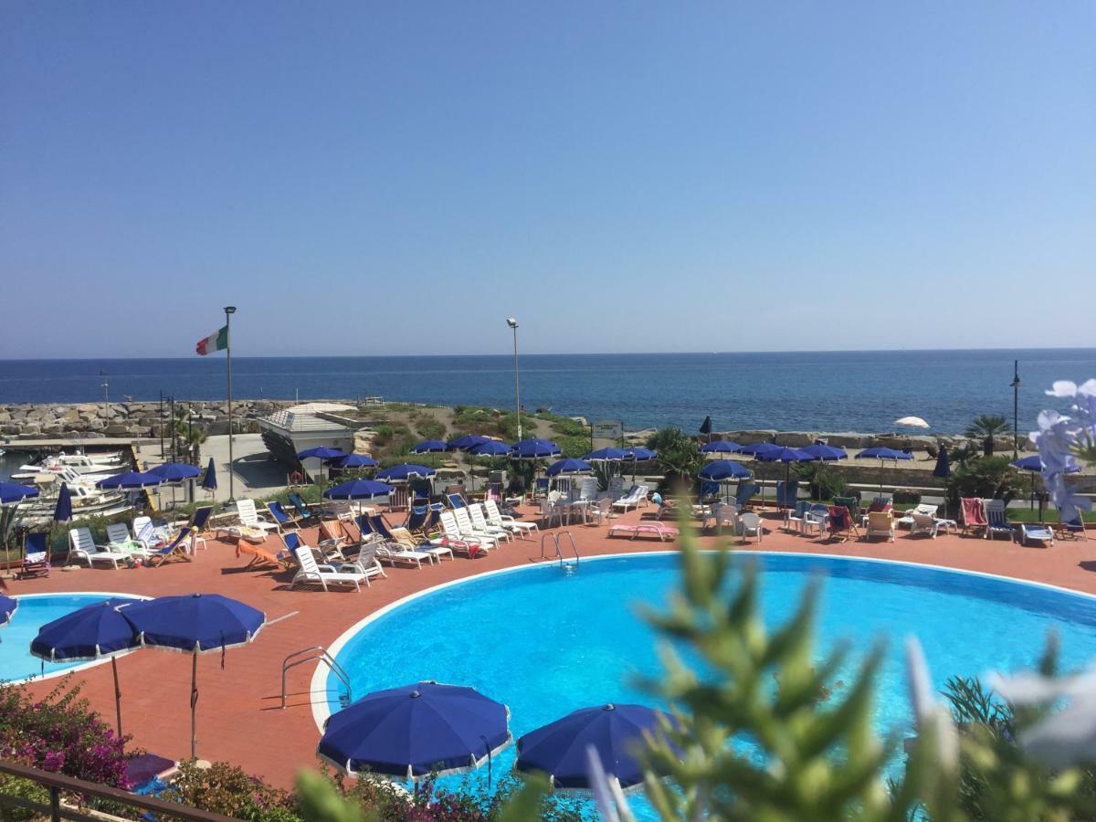Casa Di Rosa Apartment San Lorenzo al Mare Bagian luar foto